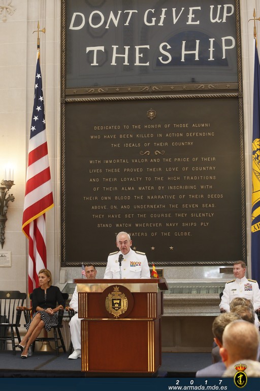 El AJEMA pronuncia unas palabras de agradecimiento en la Academia Naval de Annapolis
